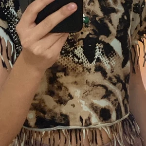 Leopard topp - Leopard topp. Köpt på secondhand, märke Kappahl. Aldrig använd. Pris och frakt kan diskuteras med köpare.🐆💥
