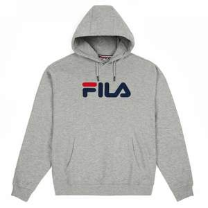 En skön FILA hoodie i strl XL. Köpt för något år sen och inte använd mer än 5 gånger💫