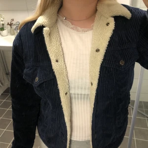 Levis jacka storlek S - Säljer min supermysiga Manchester jacka från levis, nypris ca 1400kr. Toppenskick!!