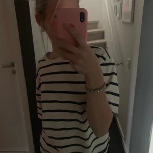 Zara tröja - Säljer denna super snygga tröjan från zara, superskönt material, nästan aldrig använd, superbra skick, storlek S, pris kan diskuteras 