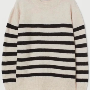 Randig tröja - INTRESSEKOLL på min älskade randiga tröja. Stl S, skriv för mer bilder❤️❤️