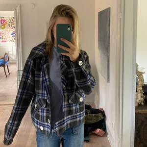 Jacka från House Of Sunny - Jättefin och behövlig jacka från House of Sunny. I storlek 36. Frakt tillkommer💗😍