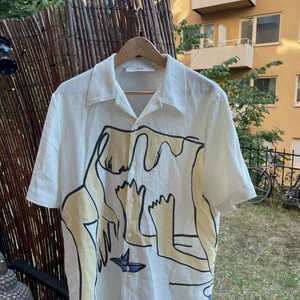 Séfr skjorta.  - Superfin skjorta, använd ett fåtal gånger, i princip ny. Pris kan diskuteras, måste hämtas idag PGA flytt.