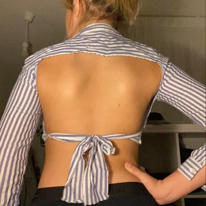 Skjorta - Skjorta urklippt köpt secondhand, strl xs (fungerar troligtvis som liten s)