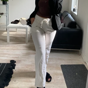 Linnebyxor - Skit snygga linnebyxor i storelk M. 