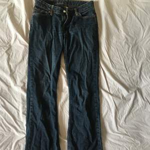 vintage levis jeans! storlek uppskattad till w25 typ