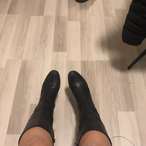 Stövlar - Skitsnygga och trendiga stövlar. Säljer då jag har massa andra stövlar, pris kan diskutera.