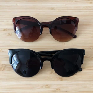 Solgalsögon 2 Set  - Sparsamt använda! Ingår båda två. 