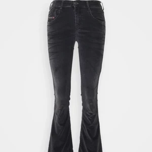 Diesel jeans  - Säljer mina älskade diesel jeans. De är lite som manchester//sammet material och är så snygga och unika. Köpa på Zalando för ca 1500kr