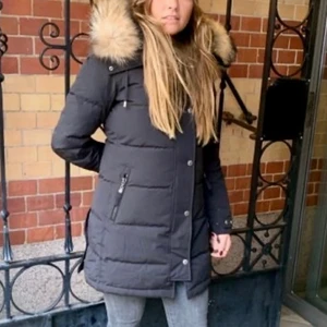 Hollies Subway vinterjacka - Nytt pris! Kika på min tidigare annons för mer information!