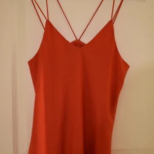 Satinlinne bikbok - I fint skick. Kan självklart samfrakta. 🥰