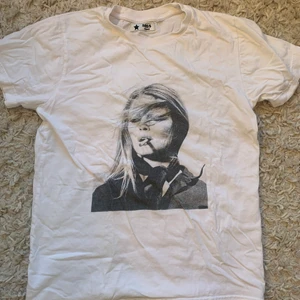 Cool t-Shirt ✨ - Flitigt använt därför det billiga priset, köparen står för frakten 📦