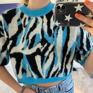 Stickad t-Shirt från zara - Snygg stickad tröja från zara. Oanvänd och bara testad men kommer tyvär inte till användning. Köparen står för frakt!! 