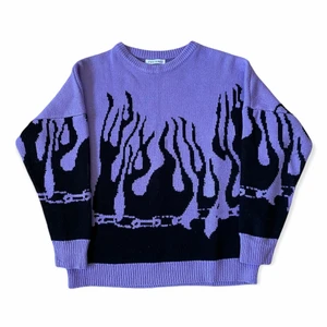 Flame Knitted Sweater - Kommer ej till användning längre därav säljes. Skitsnygg tröja och i fint skick. Storlek S men passar som M/L, väldigt oversized. || Mått: lenght 66 cm, hem 54 cm, chest 68 cm