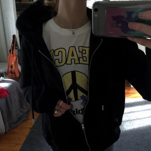 Peace t-shirt - Cool t-shirt från hm😄 Knappt använd