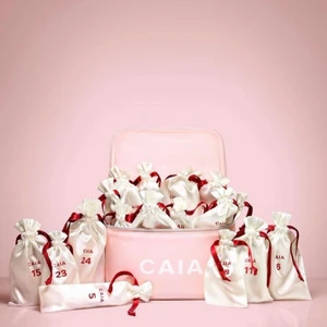 Caia christmas calender  - Har råkat beställa hem 2 stycken, så om någon är intresserad som inte hunnit köpa en får gärna köpa en av mina. Den är alltså helt oöppnad! Inte ens fått hem dem än! Slutsåld produkt!