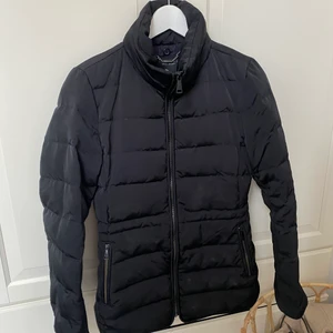 Jacka från Zara - Använd fåtal gånger, passar den som brukar ha S