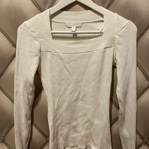 Vit tröja  - Köparen står för frakten