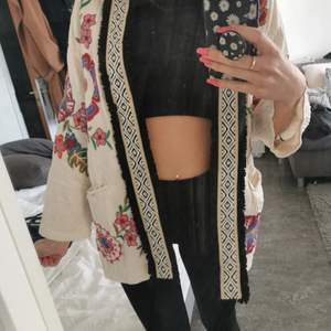 Zara kimono with flowers size S-M