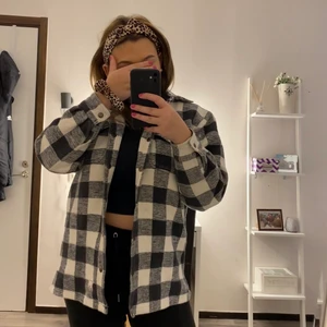 Skjortjacka  - Aldrig använd pga att den är lite stor för mig. 