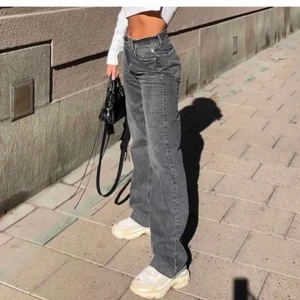 Zara jeans - så snygga lågmidjade jeans från zara som tyvärr inte kommer till användning längre😢💓Priset är inklusive frakt