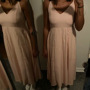 Bubbleroom klänning - Bubbleroom x Sandra Willer 💕 endast testad, prislapp kvar.