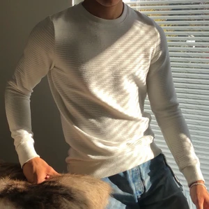 SMOG tröja - ‼️Rensar garderoben på knappt använda kläder‼️ Denna tröja är använd ett par gånger och är en del nopprig. Storlek XS (sitter SLIM FIT). Kvitto finns ej. (Rök & djurfritt hem)Checka gärna profilen då jag har andra snygga kläder till ett billigt pris!✨