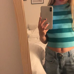 Zara tröja - Säljer min jätte fina zara tröja, storlek s. Använd 2,3 gånger, den är inte riktigt min still. Frakt ingår🙌⭐️💕