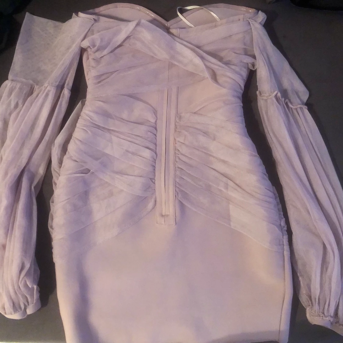 Missguided Off-shoulder klänning  - 90