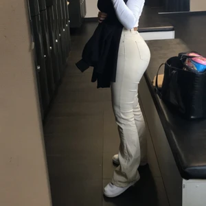 Utsvängda byxor från Nakd - Använd två gånger