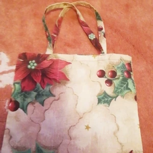 .  - En liten väska, kan inte skicka den med posten, kan mötas upp i Linköping 💖