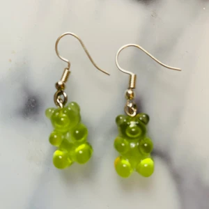 Gröna gummibjörnar  - Man får med plupp