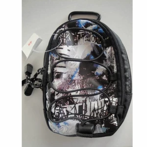 rymlig midjeväska vintage - midjeväska köptes från hm sent 90-tal/tidigt 2000-tal. sätts fast på skärp. möts endast upp (stockholm) 👾