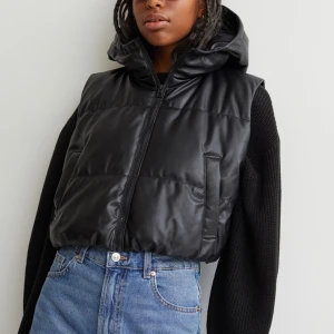 H&M Skinnväst - Aldrig används pga för kort för min smak 🖤