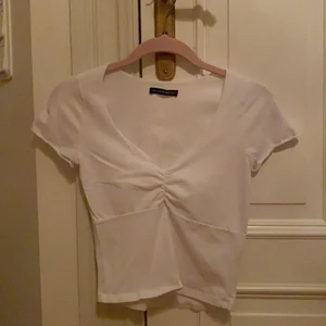 Brandy Melville  - En söt Basic krop top från brandy Melville. Aldrig använt, så helt nyskick! Skriv om du skulle vilja ha närmare bild på något.