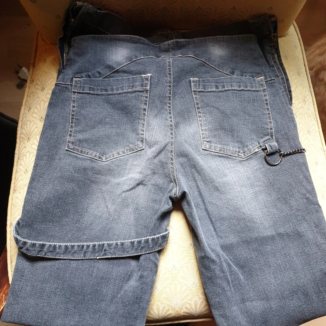 Jeans United med snygga detaljer - 90