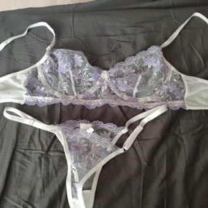 Spets underkläder set - Ett set med spets underkläder, helt oanvända, skick som nytt. Om priset tycks vara lite för högt så går det att diskutera <3