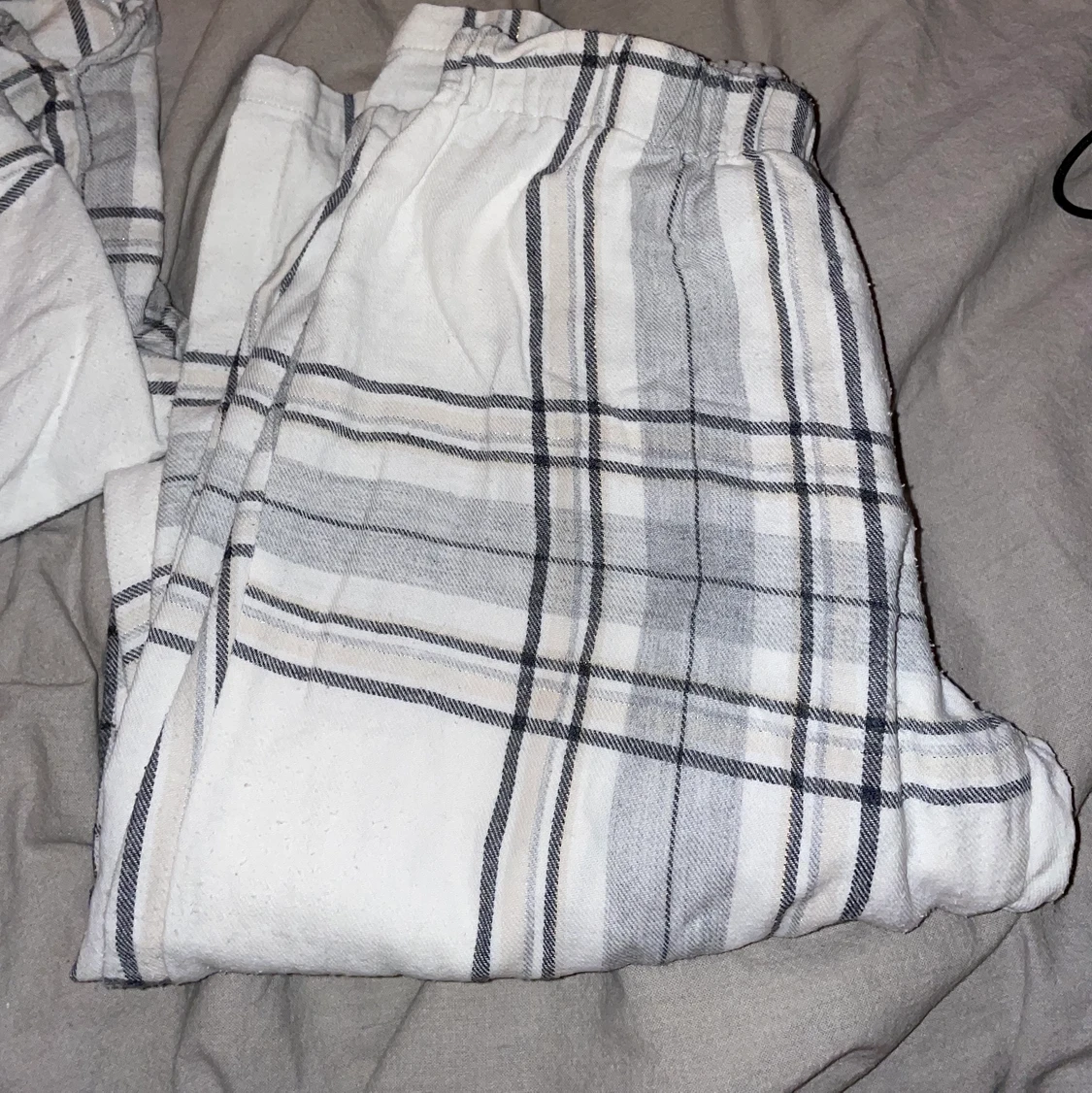 Vit rutig pyjamas  - 90