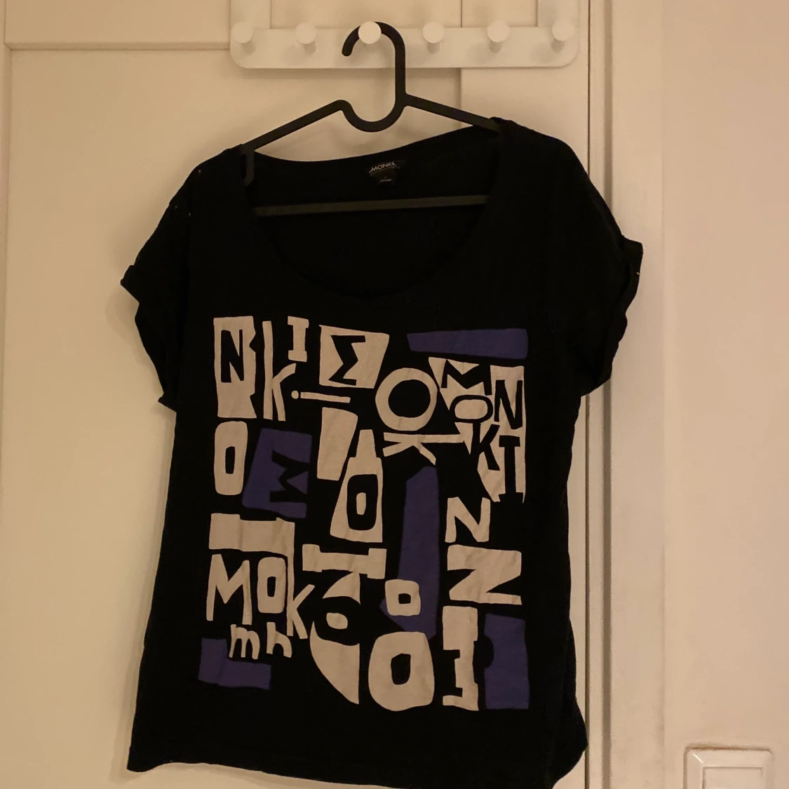 t shirt med tryck på