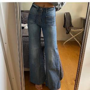 Lånad bild❤️ Såå fina jeans i vintage stil, säljer pga för mkt byxor