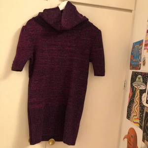 Fin glittig lila tröja - Fin lång tröja, säljer pga kommer inte till användning 🎀