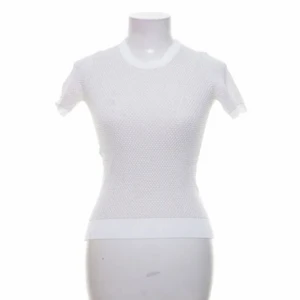 Tröja - Jättefin T-shirt den zara. Första bilden lånad!! Storlek L men passar mig med S också! Gratis frakt ❤️