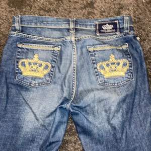 Victoria beckham jeans 💅💅 Jae 160  innebenslängd:79cm midjemått:84cm  FÖRST TILL KVARN