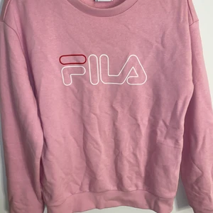 Fila sweatshirt - Använt ett fåtal gånger. Inga repor eller något så den ser precis ut som ny