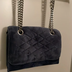 Mango sammet handväska - Mjuk sammet. Knappt använd.