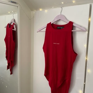 Bodysuit  - Röd bodysuit från, aldrig använd 