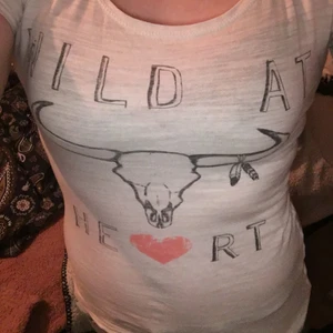 T-shirt - T-shirt med tryck. Köper man fler plagg så kan jag skicka det i samma paket om det önskas 