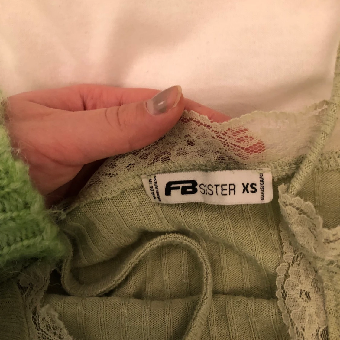 Grön topp med spets  - 91