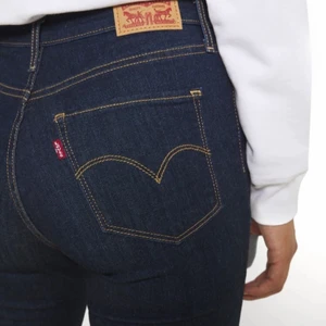 720 HIRISE SUPER SKINNY - Jeans Skinny  - Levis jeans. Använda cirka 2-3 gånger i storlek 25/28