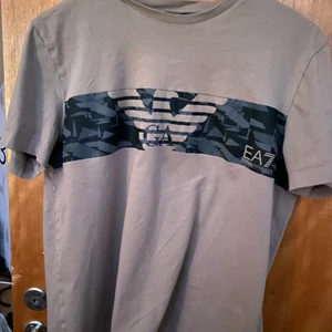 Ea7 (Armani) T-shirt  - Stl L nypris 650 mitt pris 200